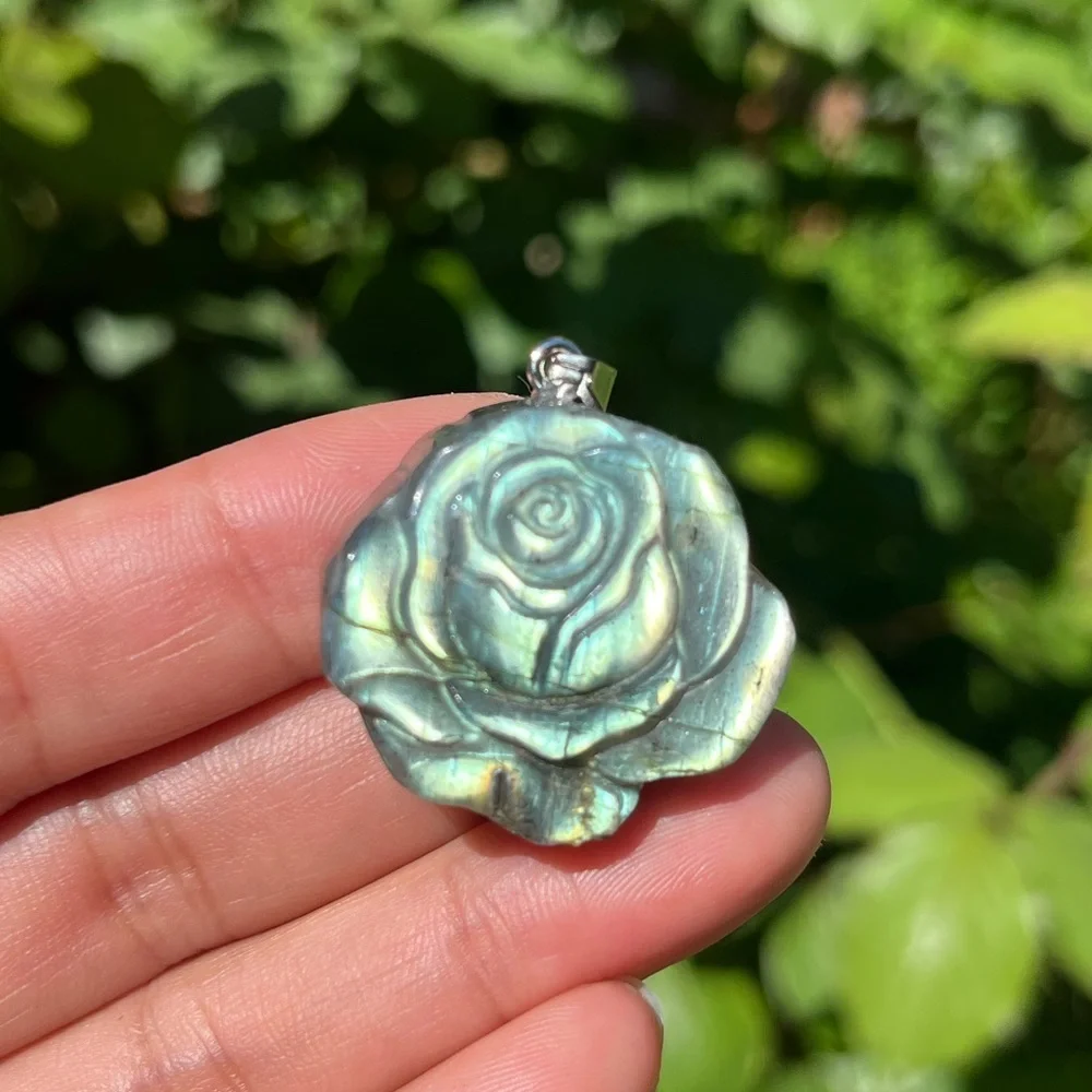 Stainless steel flashy rose‎ carving labradorite pendant